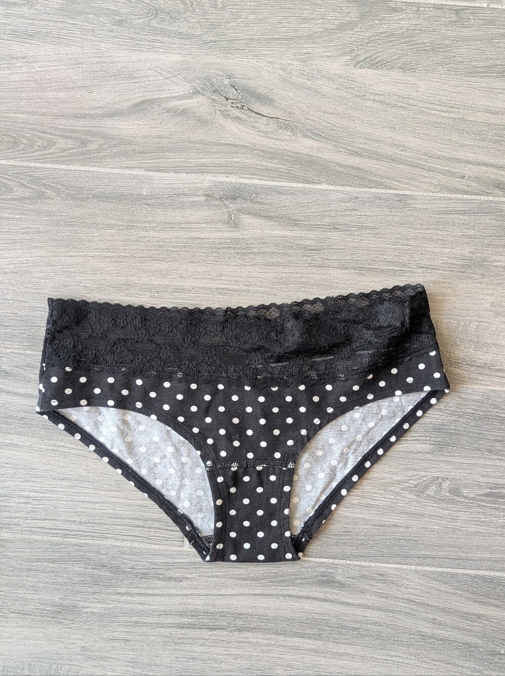 Victoria's Secret Low Rise Hiphugger Black White Polka Dot Lace Panty SIZE SMALL